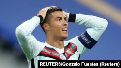 ဘောလုံး ကစားသမား Cristiano Ronaldo