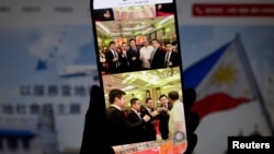 2025年2月27日,菲律宾华人社区组织侨星志愿者团的网站上刊登了被控犯有间谍罪而被逮捕的王永毅(左)和蔡少黄的照片。