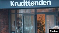 2015年2月14日，丹麦哥本哈根一个咖啡馆遭到枪击，咖啡馆的窗子玻璃被打破。