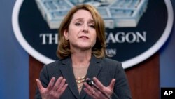 资料照片:美国国防部副部长希克斯在五角大楼一次记者会上讲话。(2021年9月22日)