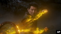 漫威影业制作的《尚气与十环传奇》电影的主角刘思暮(Simu Liu)(漫威影业授权美联社)