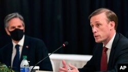 白宫国家安全顾问沙利文在美中安克雷奇高官会晤时发言。(美联社照片)