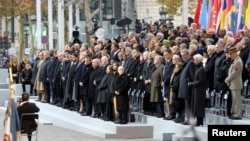 2018年11月11日在巴黎,美国总统特朗普和多国领导人参加第一次世界大战结束100年纪念仪式。