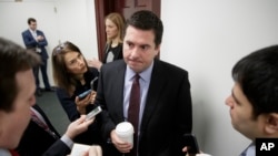 2017年2月14日,众议院情报委员会主席德温·努涅斯(Devin Nunes)在国会山接受记者提问。