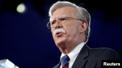 봉쇄령이 완화된 영국 남동부 비치헤드에 관광객들이 찾아왔다.