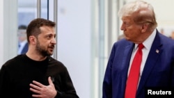 资料照片:时为共和党总统候选人和美国前总统的特朗普在纽约市特朗普大厦会晤乌克兰总统泽连斯基。(2024年9月27日)
