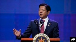 လာအိုနိုင်ငံမှာကျင်းပနေတဲ့ အာဆီယံဆက်စပ်အစည်းအဝေးမှာ မိန့်ခွန်းပြောနေတဲ့ ဖိလစ်ပိုင်သမ္မတ Ferdinand Marcos Jr. (အောက်တိုဘာ ၉၊ ၂၀၂၄)