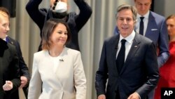 Міністри закордонних справ США та Німеччини беруть участь і форумі перед початком зустрічей в рамках Великої сімки.