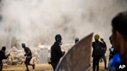 စမ်းချောင်းမြို့နယ်အတွင်း စစ်အာဏာသိမ်းမှုဆန့်ကျင်ကန့်ကွက်သူတွေကို အကြမ်းဖက်ဖြိုခွဲမှုမြင်ကွင်း။ (မတ်လ၊ ၂၀၂၁)