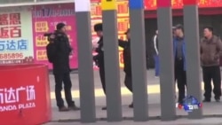 许志永案开审 警方封锁现场并推搡外国记者 许志永案开审 警方封锁现场并推搡外国记者