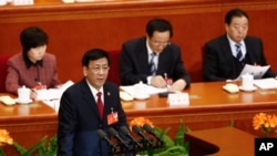 中国人民最高检察院检察长曹建明在北京举行的全国人大会议全会上讲话。(2014年3月10日)