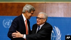 美国国务卿克里与联合国-阿盟叙利亚问题特使卜拉希米(资料照)