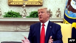 美国总统特朗普在白宫椭圆形办公室接受媒体采访(2019年9月11日)。