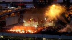 ဟောင်ကောင်တက္ကသိုလ်မှာ ဆန္ဒပြကျောင်းသားတွေနဲ့ လုံခြုံရေး ထိပ်တိုက်တွေ့ ဟောင်ကောင်တက္ကသိုလ်မှာ ဆန္ဒပြကျောင်းသားတွေနဲ့ လုံခြုံရေး ထိပ်တိုက်တွေ့