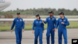 四名即将飞往国际空间站的宇航员于11月8号抵达佛罗里达州卡纳维拉尔角的肯尼迪太空中心。