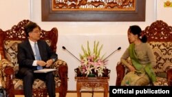 ဒေါ်အောင်ဆန်းစုကြည်နဲ့ ကိုရီးယား ကုန်သွယ်ရေး ဝန်ကြီး တွေ့ဆုံ ( သတင်းဓာတ်ပုံ- နိုင်ငံတော်အတိုင်ပင်ခံပုဂ္ဂိုလ်)