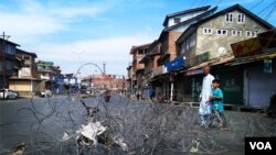 印控克什米尔首府斯利那加的街道上到处都是路障。(2018年9月28日,美国之音朱诺拍摄)