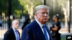 图为特朗普总统返回白宫。(2020年6月1日)