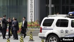 中国警车停在中国证监会门口(2015年7月9日)