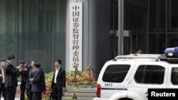 中国警车停在中国证监会门口(2015年7月9日)