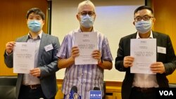 香港民意研究所9月18日公布民意调查显示,60%受访者支持港府向广东省政府要求移交12名被扣押在深圳盐田看守所的香港人 (美国之音/汤惠芸)