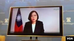 台湾总统蔡英文2019年3月27日从过境地点夏威夷通过视讯对美国智库传统基金会发表演说(美国之音钟辰芳拍摄)