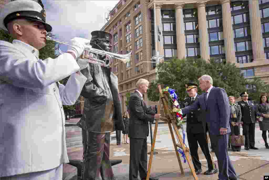 Defense Secretary Chuck Hagel and Joint Chiefs Chairman Gen. Martin Dempsey present a wreath at the Navy Memorial in Washington to remember the victims of Monday's deadly shooting at the Washington Navy Yard, Sept. 17, 2013.
