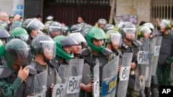 柬埔寨防暴警察准备应对反对党支持者示威 (资料图片)