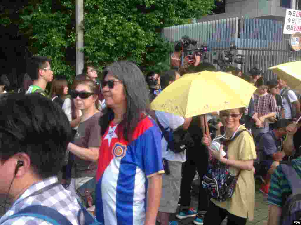 香港泛民举行抗议选举政治筛选游行 (美国之音海彦拍摄)