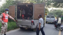 အလုံပိတ် ကုန်တင်ကားထဲ လိုက်ပါလာတဲ့ ခိုးဝင်မြန်မာ ၄၀ ခန့် ထိုင်းဘက်မှာမိ အလုံပိတ် ကုန်တင်ကားထဲ လိုက်ပါလာတဲ့ ခိုးဝင်မြန်မာ ၄၀ ခန့် ထိုင်းဘက်မှာမိ