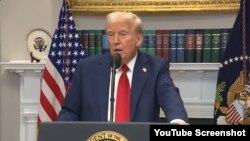 Presiden AS Donald Trump memberikan pernyataan pada konferensi pers di Gedung Putih. 