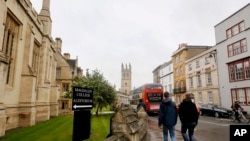 资料照片:英国牛津大学校园(美联社照片)