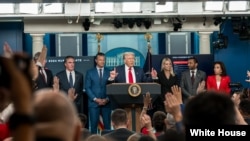 2025年8月11日,星期一,唐纳德·特朗普总统在詹姆斯·S·布雷迪新闻发布室就哥伦比亚特区犯罪问题举行新闻发布会。