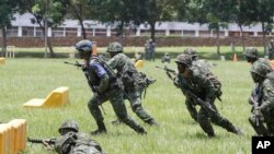 资料照:台湾士兵在台中参加军事演习。(2024年6月28日)