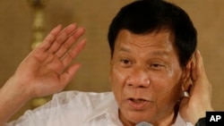 资料照:菲律宾总统杜特尔特在马尼拉总统府举行记者会。(美联社 2017年3月13日)