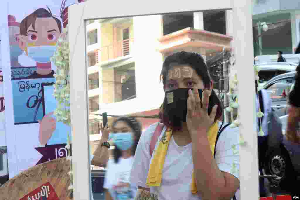 ရန်ကုန်မြို့က သနပ်ခါးတိုက်ပွဲ။ (ဖေဖော်ဝါရီ ၂၅၊ ၂၀၂၁)