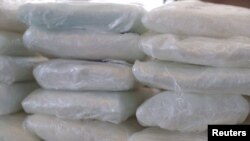 美国海关在南部边界截获的来自墨西哥的粉状芬太尼和脱氧麻黄碱(资料照:2019年1月31日)