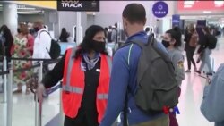 အိုမီခရွန် ကူးစက်မှုကြောင့် အားလပ်ရက်ခရီးစဉ် ထောင်နဲ့ချီ ဖျက်သိမ်း အိုမီခရွန် ကူးစက်မှုကြောင့် အားလပ်ရက်ခရီးစဉ် ထောင်နဲ့ချီ ဖျက်သိမ်း