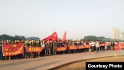 六四敏感日前夕,中国各地退伍军人赶到河南漯河声援被截访的老兵和军嫂。(网络图片)