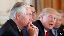 နိုင်ငံခြားရေးဝန်ကြီး Rex Tillerson နဲ့ အမေရိကန်သမ္မတDonald Trump။