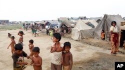 ရခိုင်ပြည်နယ် က မူဆလင်ဒုက္ခသည်များ။
