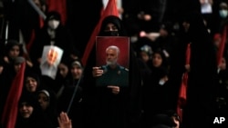 伊朗2024年1月3日在革命卫队精锐圣城旅前指挥官卡西姆·苏莱曼尼(Qassem Soleimani)墓地举行周年纪念活动。(美联社)