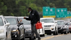 美国一家管道输油公司遭到网络攻击后北卡州民众排长队等待加油(路透社2021年5月12日)