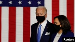 当选总统乔·拜登(左)和当选副总统卡马拉·哈里斯(右)(2020年11月9日)。