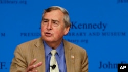 哈佛大学教授格雷厄姆·埃里森(Graham Allison)在波士顿的一次活动中讲话(2013年2月5日)