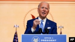 资料照片:拜登在特拉华州威尔明顿的女王剧院发表讲话。(2020年11月25日)