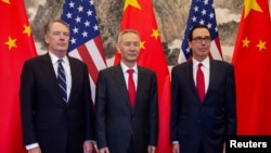 2019年3月29日美中贸易谈判代表(左起)莱特希泽、刘鹤和姆努钦在北京合影