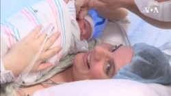 联邦带薪产假10月实施 是否普及民间惹争议 联邦带薪产假10月实施 是否普及民间惹争议