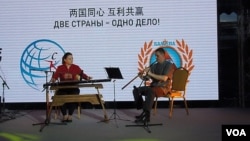 中俄关系在外表友好,但台面下仍然彼此猜疑。2015年莫斯科举行的一场两国商界友好互动活动。