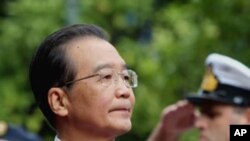 中国总理温家宝2010年10月访问希腊(资料照片)